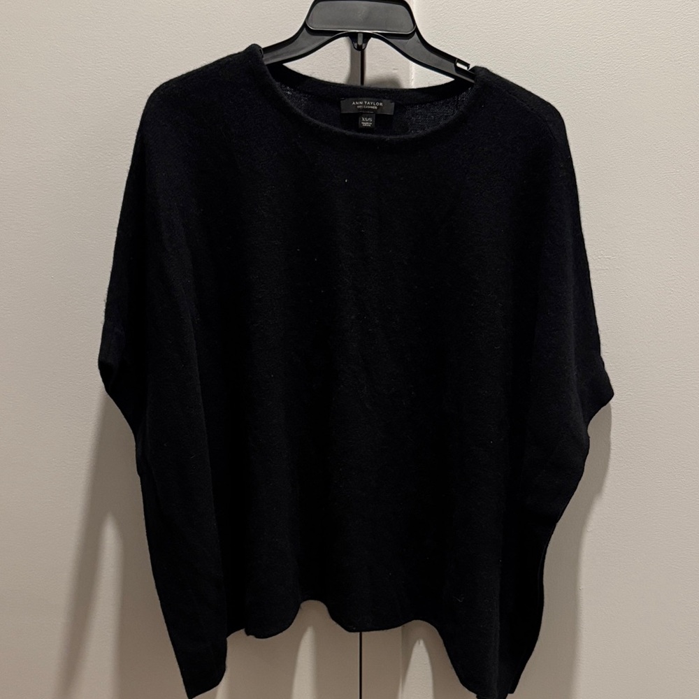 Ann Taylor black poncho in 100% cashmere size XXS